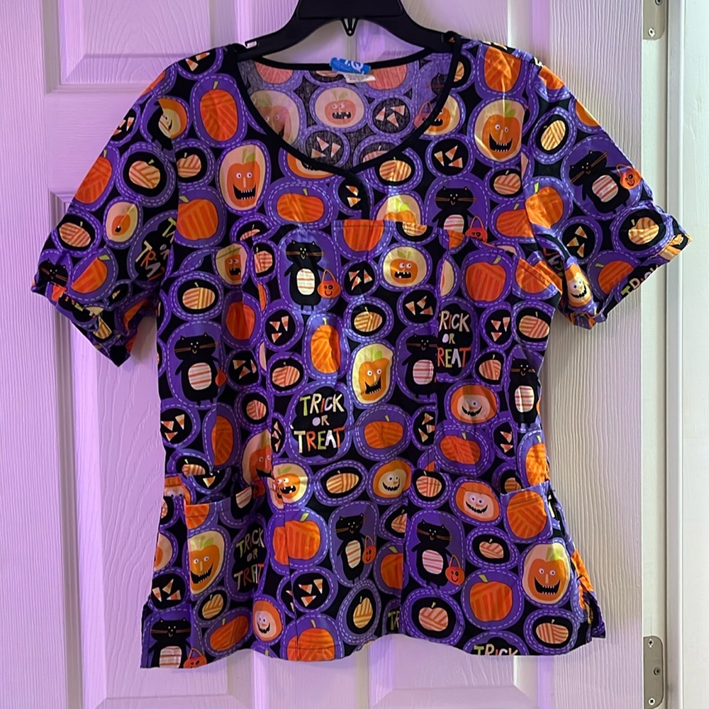 Size large scrub top!
